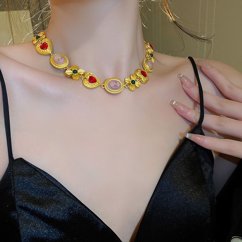 VINTAGE NECKLACE