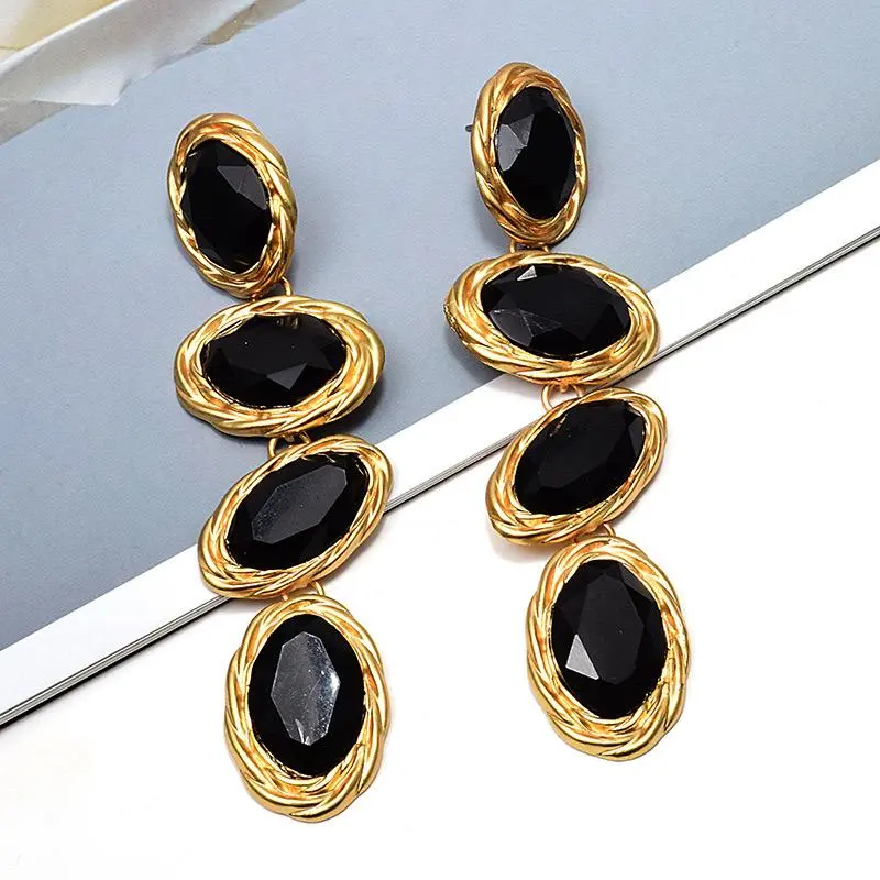 DROP SHAPE EARRINGS 