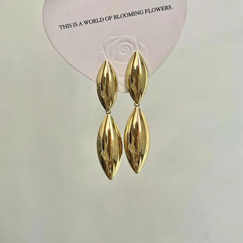 DELLIA EARRINGS 