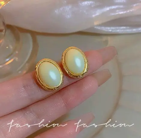 PEARL STUD 1 