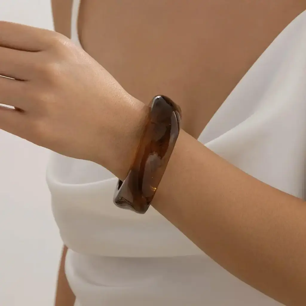 S ACRYLIC BRACELET  (Brown)