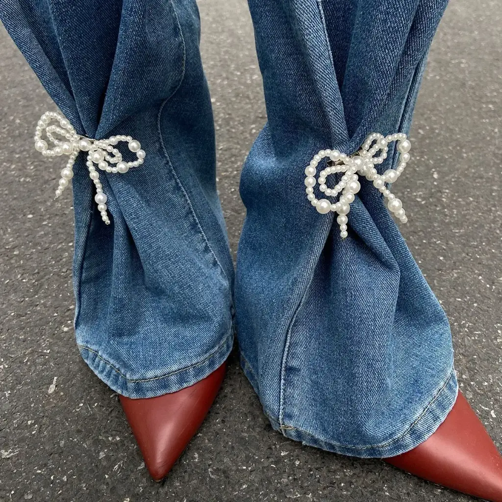 JEANS BROOCH 