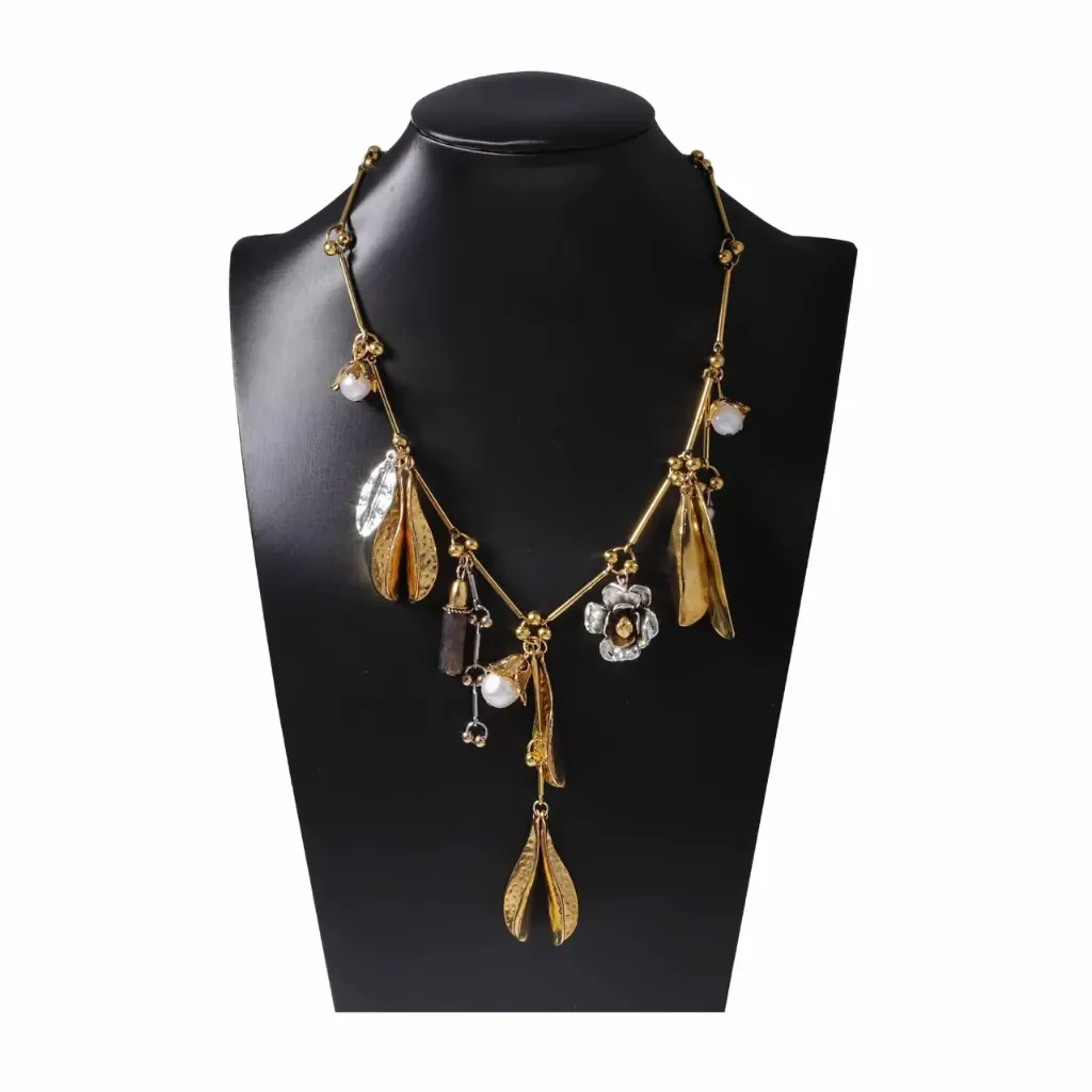 ANTIQUE NECKLACE 