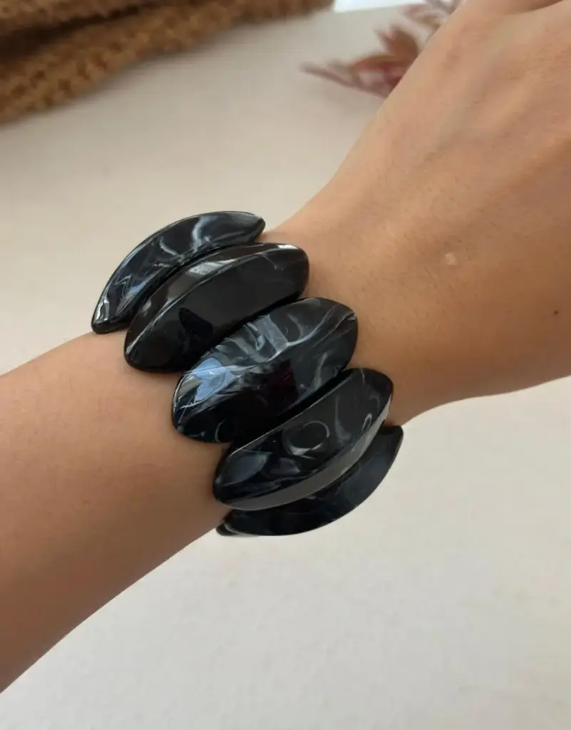 E ACRYLIC BRACELET 