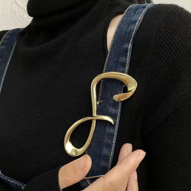 S BROOCH 