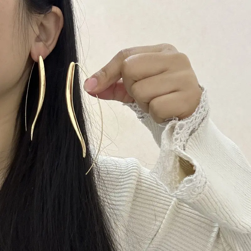 CURVATURE EARRINGS  (Gold)