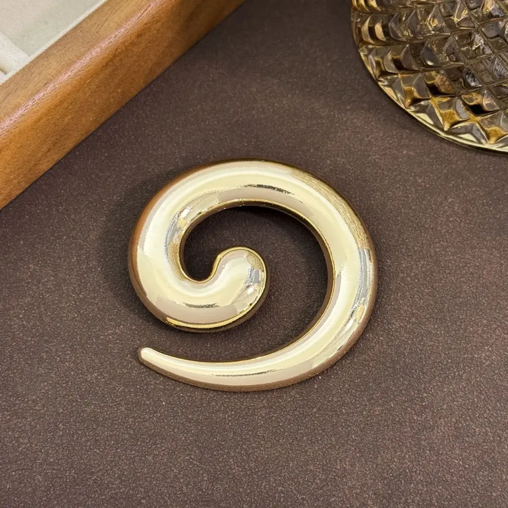 SPIRAL BROOCH  (Gold)