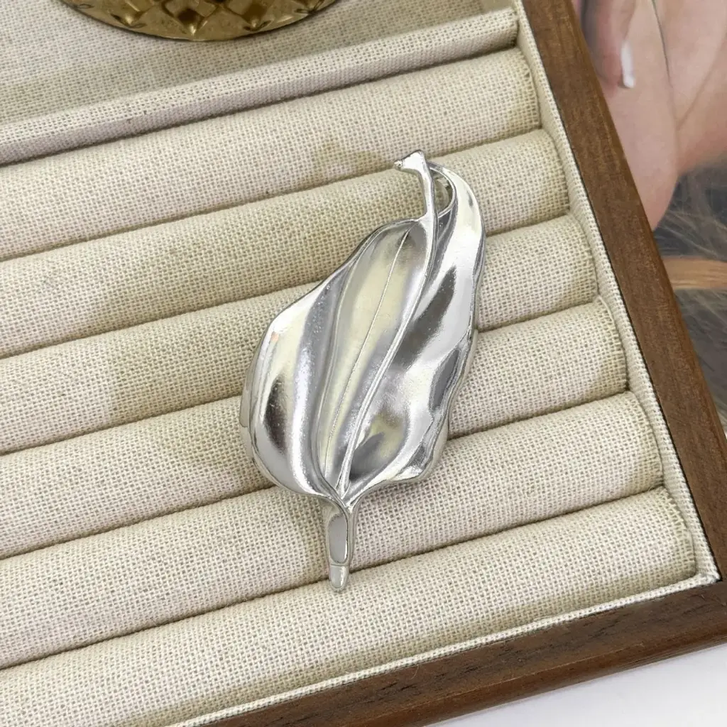LEAF BROOCH 
