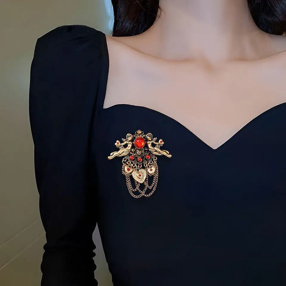 VINTAGE BROOCH 