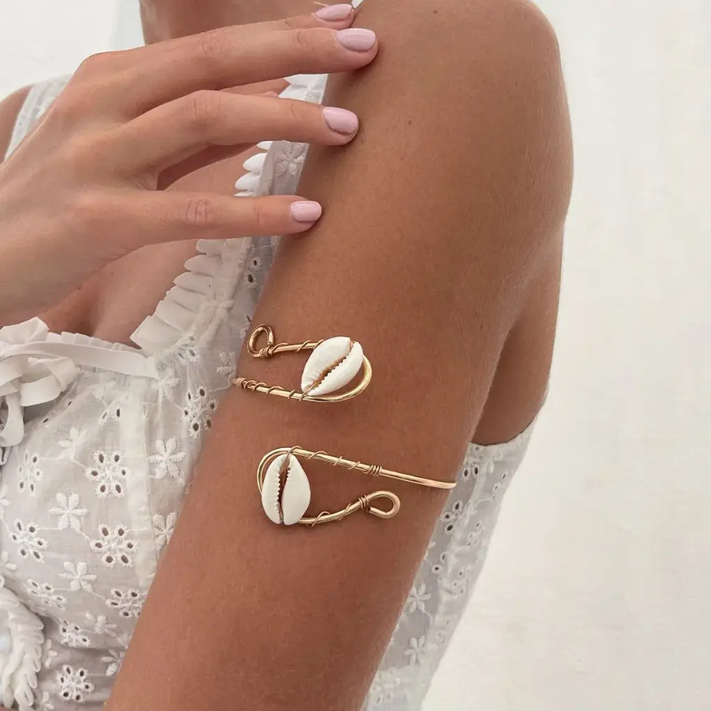 COWRY ARM BRACELET 