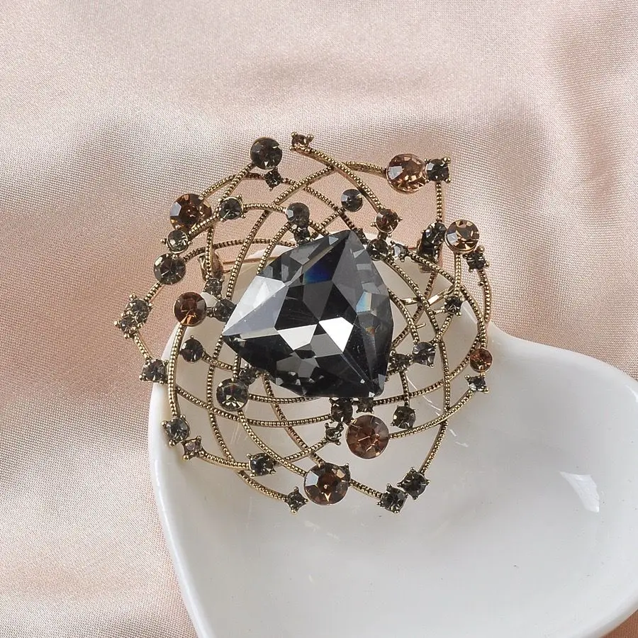 COIL BROOCH 