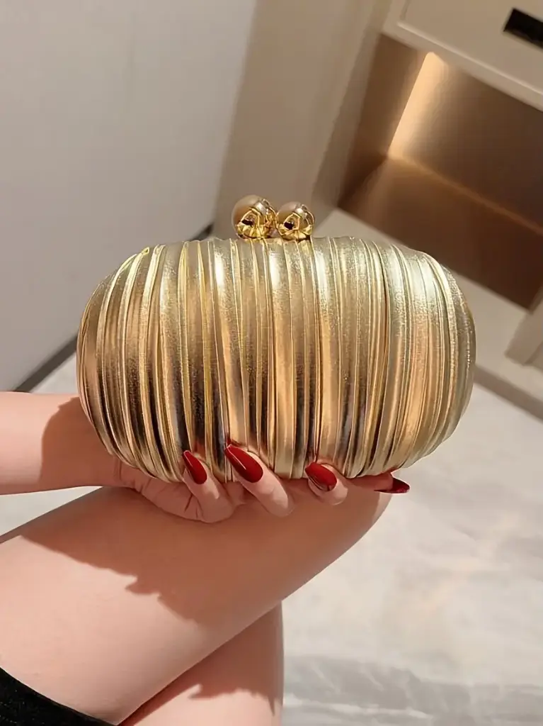 PLEATED CLUTCH 
