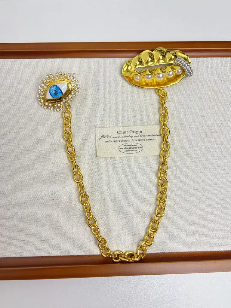 ELSA COLLAR BROOCH 