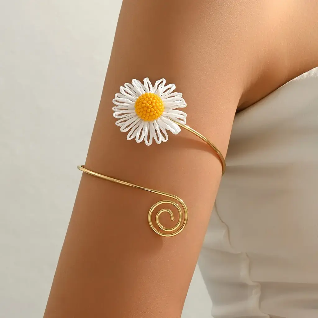 DAISY ARMLET 