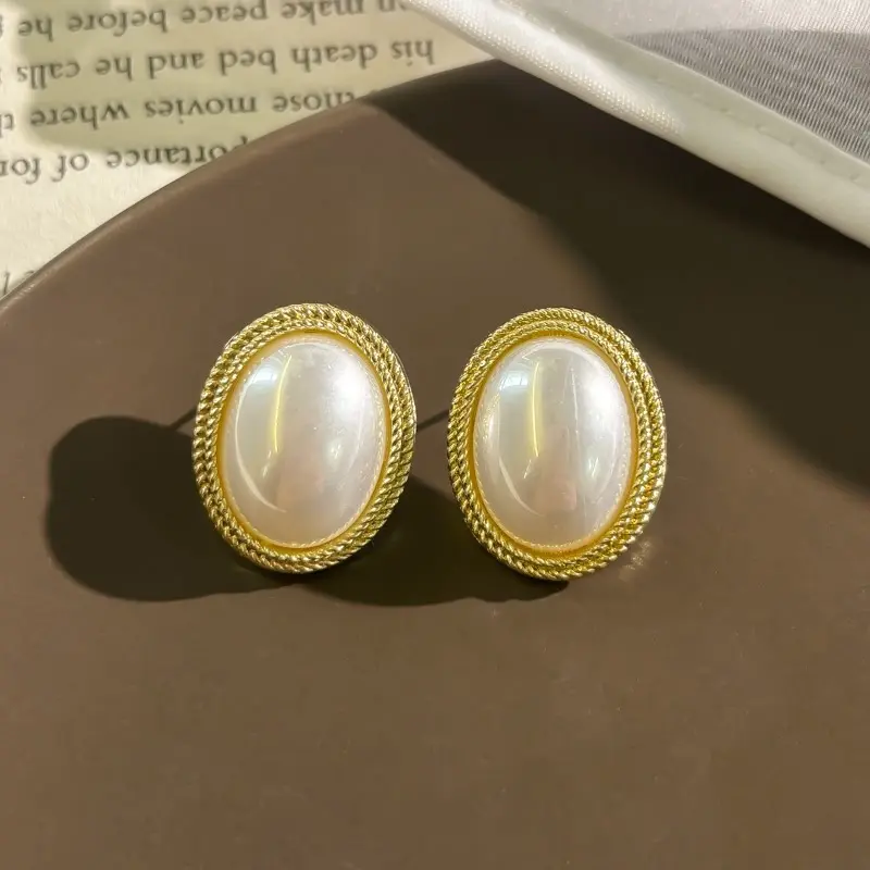 PEARL STUD 1
