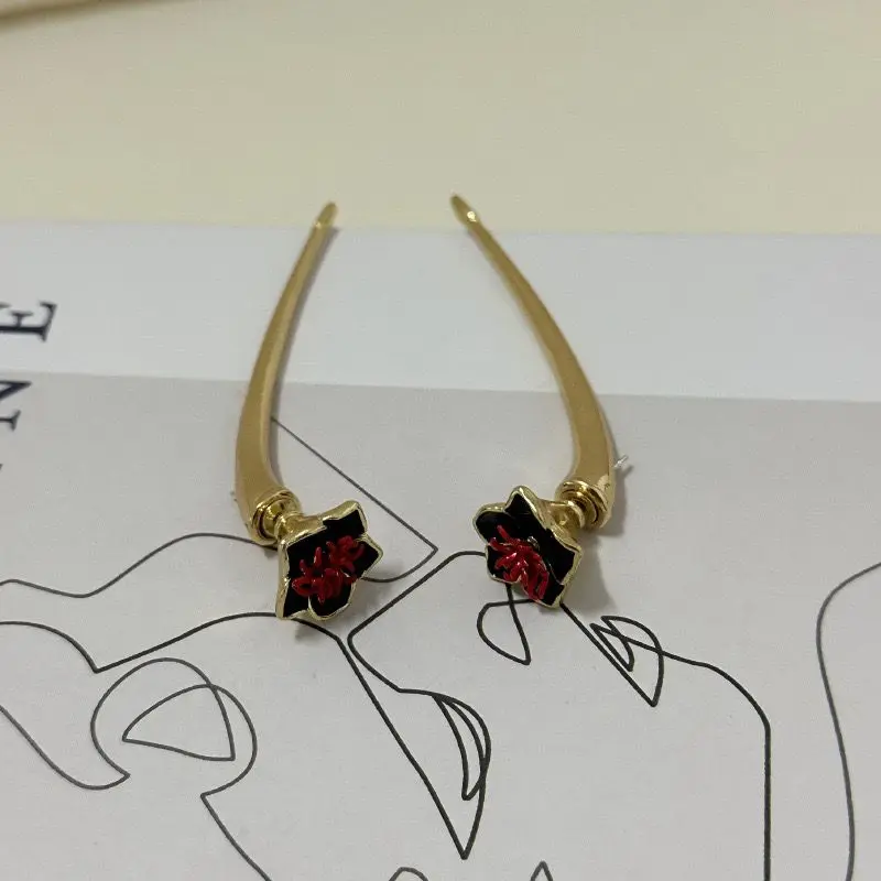 SPRING EARRINGS  (Black)