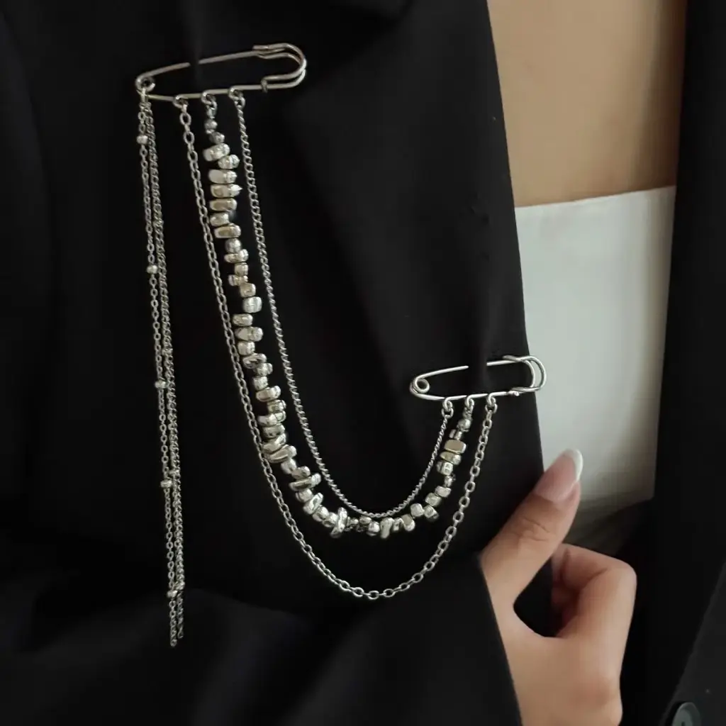 TASSEL COLLAR BROOCH 
