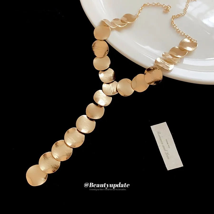 NIKKIE NECKLACE
