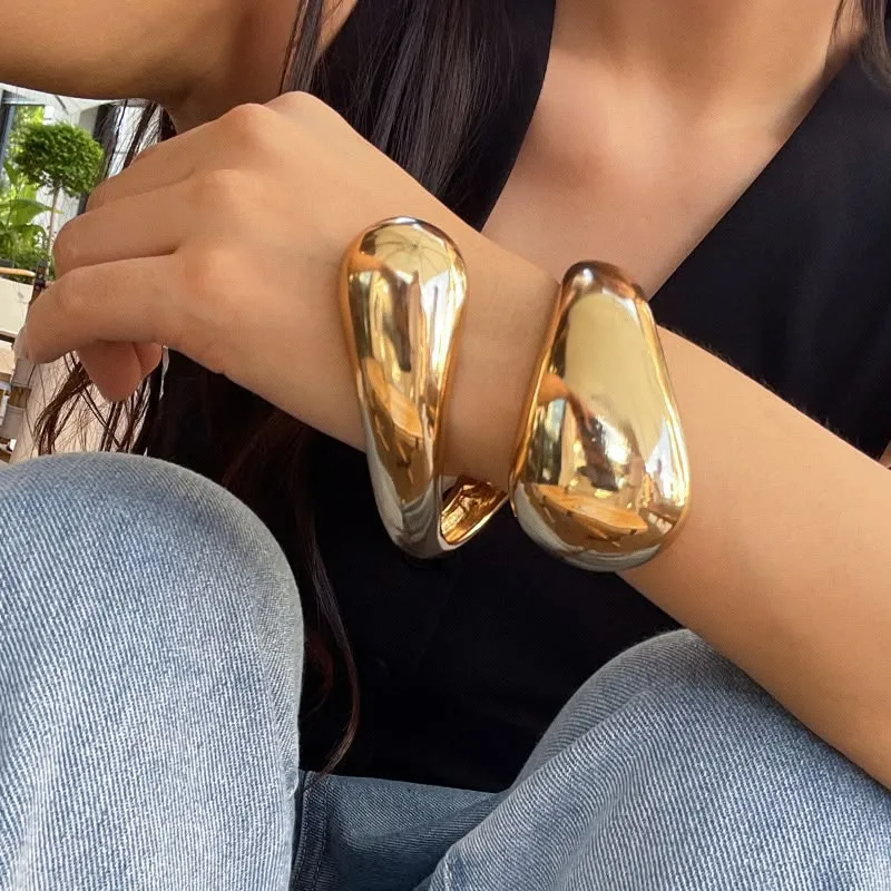 SPIRAL BANGLE
