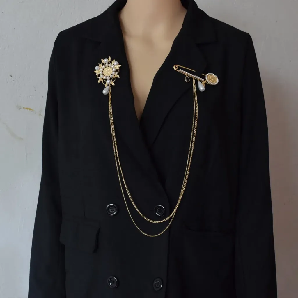 FLAKE BROOCH
