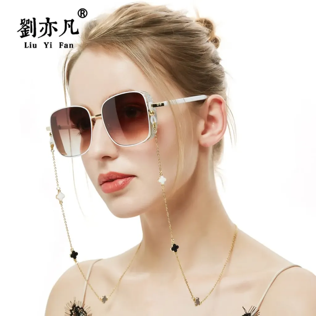 VAN GLASSES CHAIN