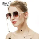 VAN GLASSES CHAIN