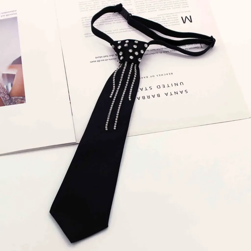 STUDDED TIE