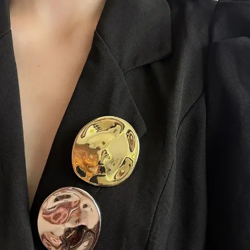 ROUND BROOCH