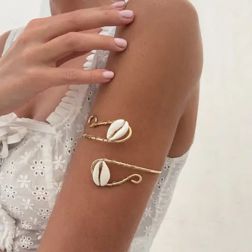 COWRY ARMLET 