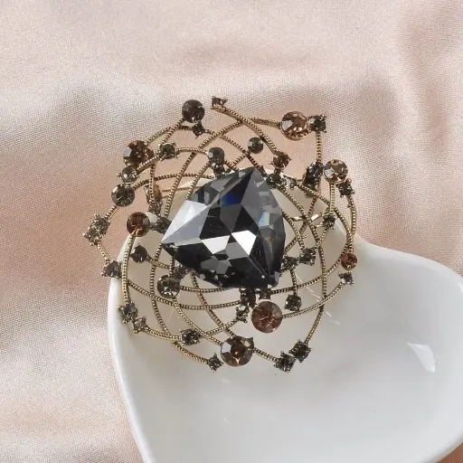 COIL BROOCH 
