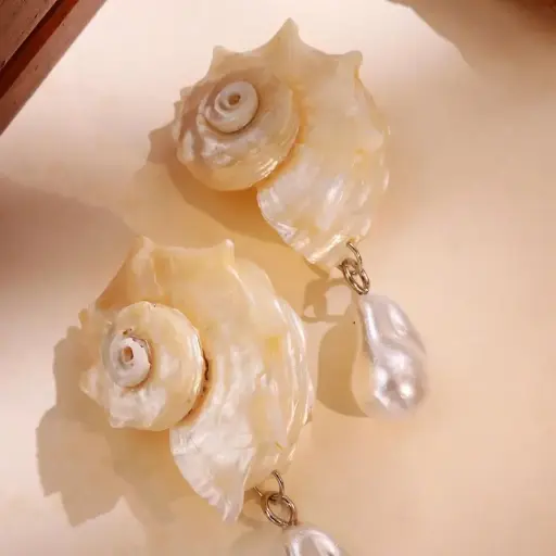 SHELL EARRINGS 